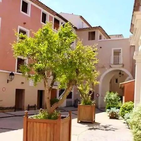 Avec Piscine A 32 M² Vue Apartmán