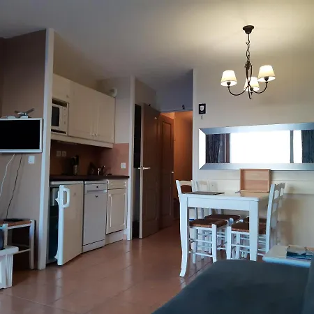 Apartmán Avec Piscine A 32 M² Vue *